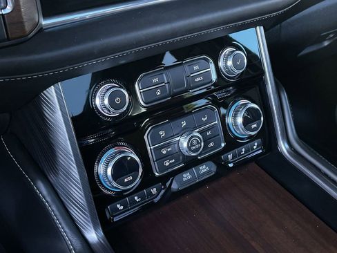 Used 2023 GMC Yukon XL Denali Ultimate image 35