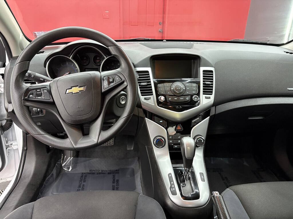 Used 2016 Chevrolet Cruze LT FWD image 12