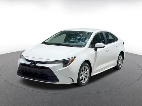 Used 2025 Toyota Corolla LE FWD image 7