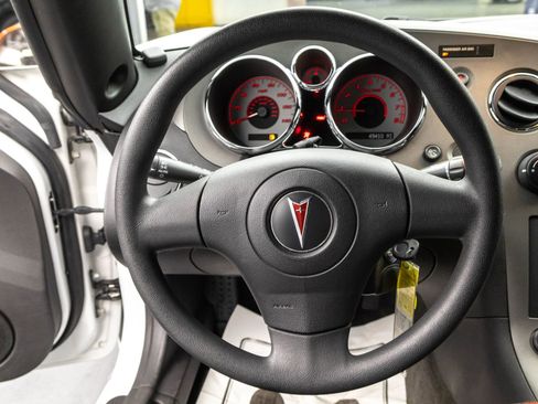 Used 2007 Pontiac Solstice Convertible image 21