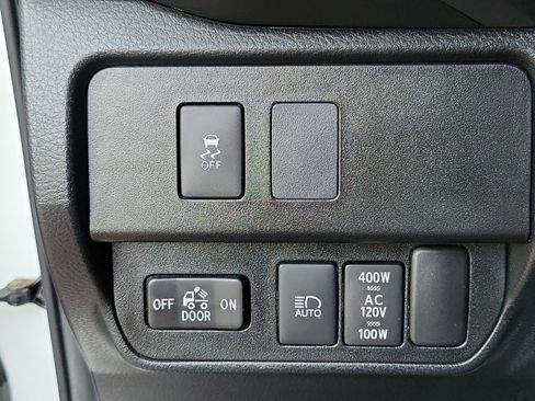 Used 2021 Toyota Tacoma TRD Off-Road w/ Technology Package AWD/4WD image 11