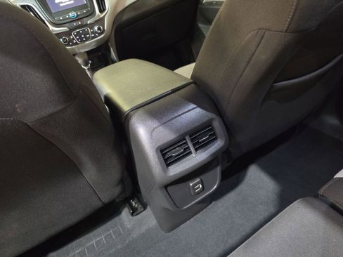 Used 2022 Chevrolet Equinox LT FWD image 22