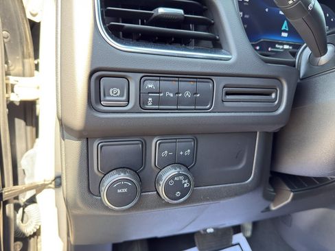 Used 2024 Chevrolet Suburban LT RWD image 11