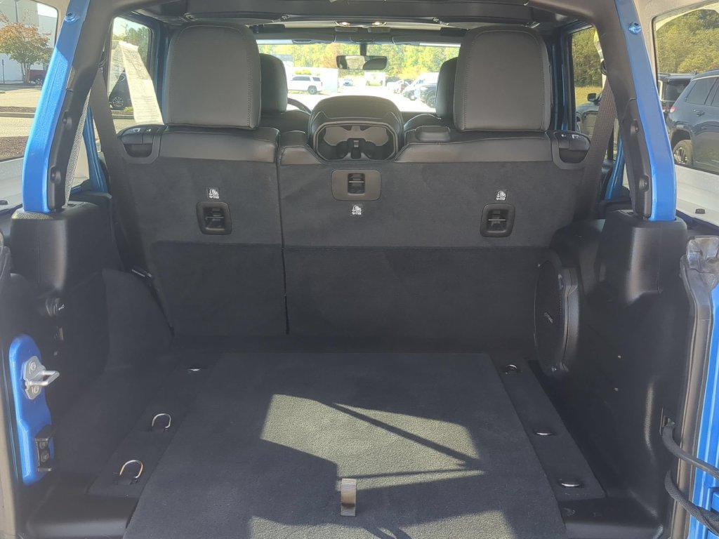 Used 2022 Jeep Wrangler Unlimited Sahara w/ LED Lighting Group AWD/4WD image 25