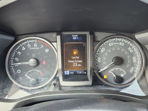 Used 2021 Toyota Tacoma TRD Sport w/ Technology Package image 17