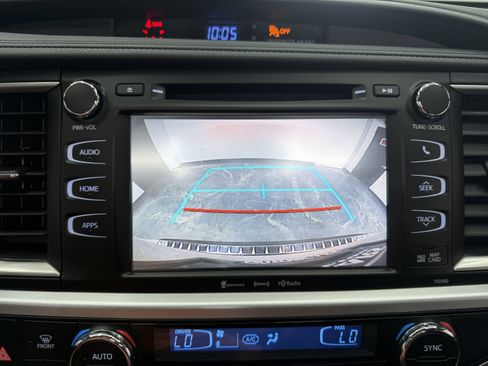 Used 2019 Toyota Highlander XLE AWD/4WD image 16