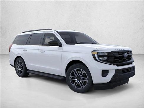 New 2025 Ford Expedition Active image 7
