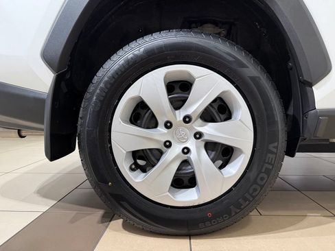 Used 2024 Toyota RAV4 LE AWD/4WD image 9
