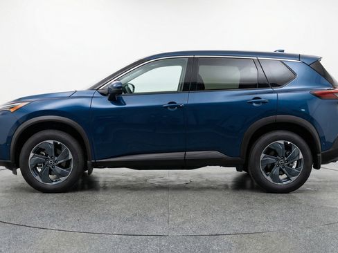 Used 2025 Nissan Rogue SV FWD image 5