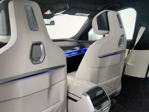 Used 2023 BMW i7 xDrive60 AWD/4WD image 45