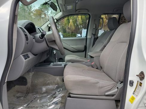 Used 2014 Nissan Frontier SV image 18