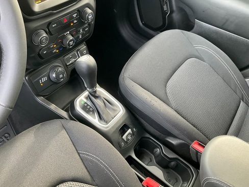 Used 2023 Jeep Renegade Altitude image 13