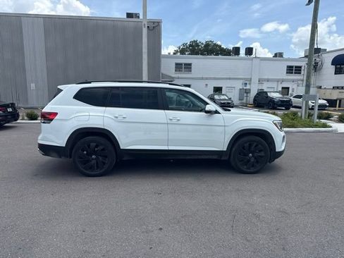 Used 2024 Volkswagen Atlas SE w/ Panoramic Sunroof Package FWD image 21