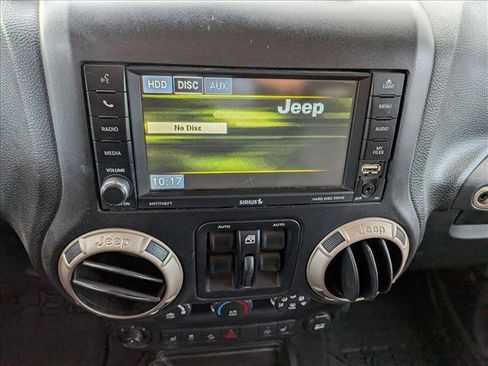 Used 2016 Jeep Wrangler Unlimited Sahara image 13