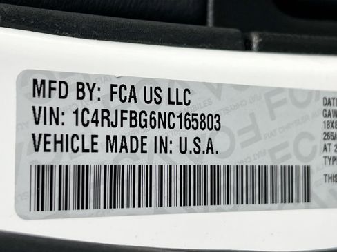 Used 2022 Jeep Grand Cherokee Limited image 30