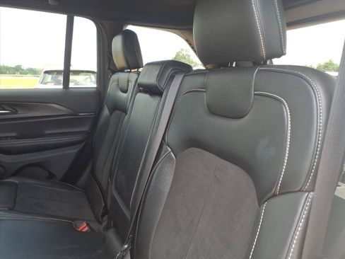 Used 2024 Jeep Grand Cherokee Altitude RWD image 12