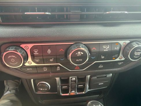 Used 2024 Jeep Wrangler Unlimited Sport AWD/4WD image 21
