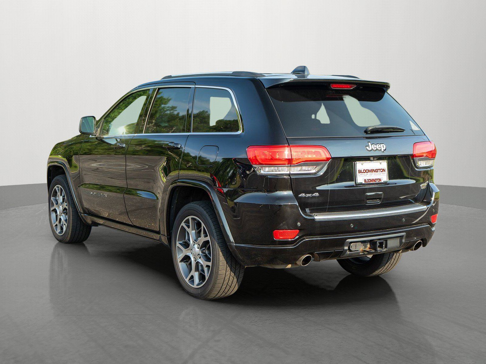 Used 2020 Jeep Grand Cherokee Overland AWD/4WD image 5
