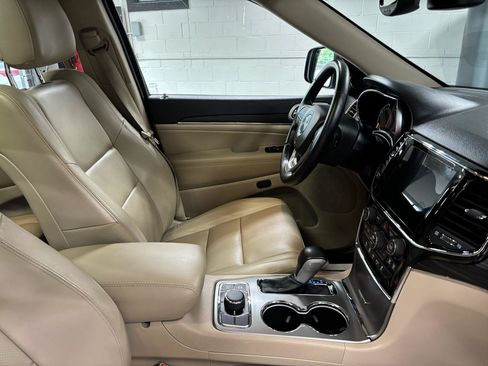 Used 2020 Jeep Grand Cherokee Limited w/ Luxury Group II AWD/4WD image 15