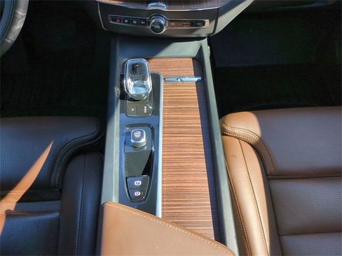 Used 2022 Volvo XC60 T8 Inscription w/ Advanced Package image 18