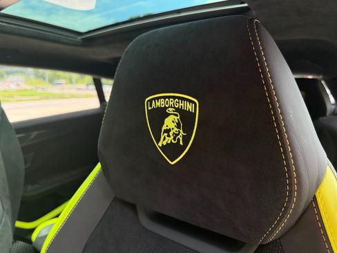 Used 2023 Lamborghini Urus Performante AWD/4WD image 14