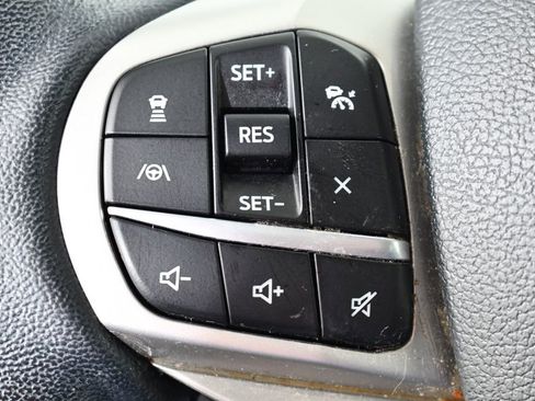 Used 2022 Ford Explorer XLT w/ Equipment Group 202A AWD/4WD image 32