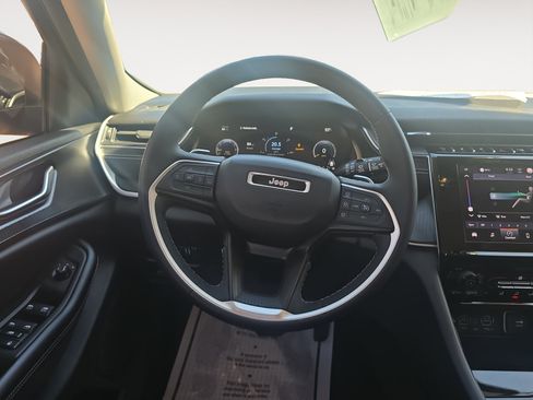 Used 2023 Jeep Grand Cherokee L Laredo AWD/4WD image 13