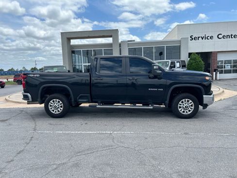Used 2024 Chevrolet Silverado 2500 LT AWD/4WD image 4