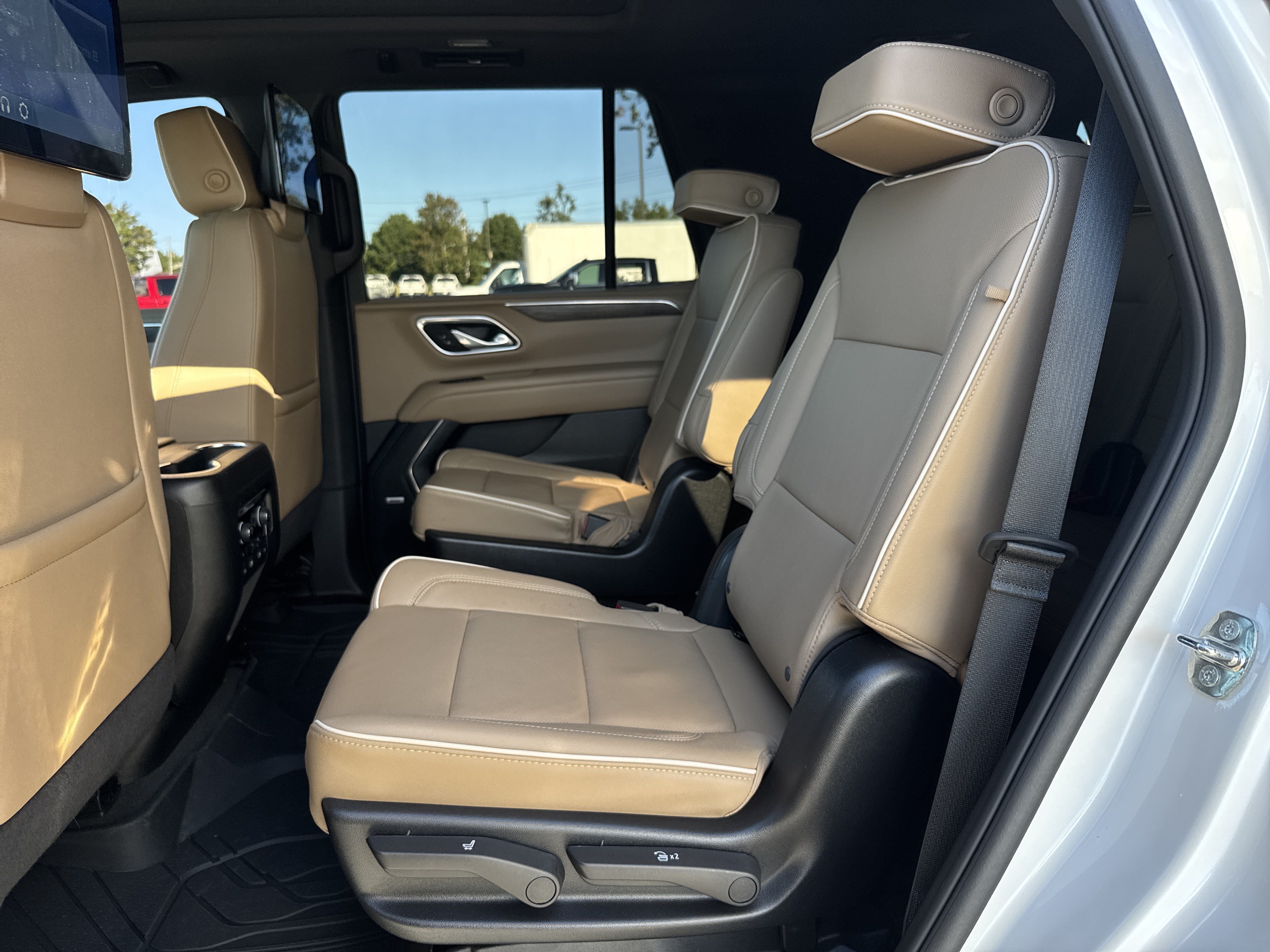 Used 2024 Chevrolet Tahoe Premier w/ Premium Package RWD image 35