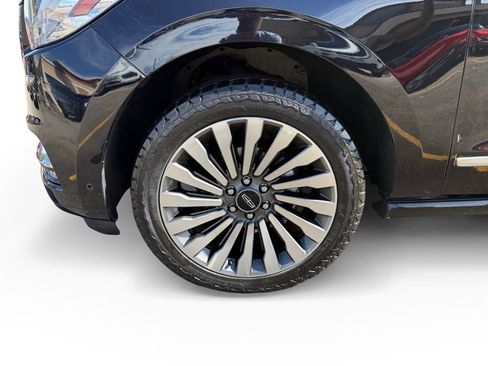 Used 2019 Lincoln Navigator Reserve AWD/4WD image 9