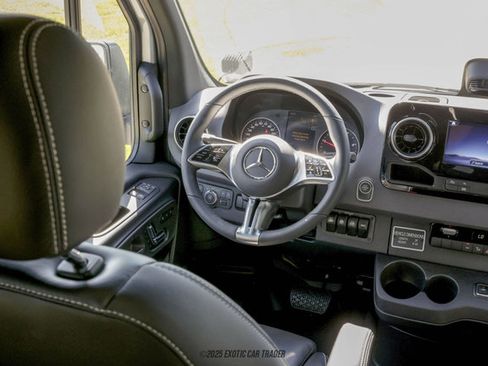 Used 2025 Mercedes-Benz Sprinter 2500 image 26