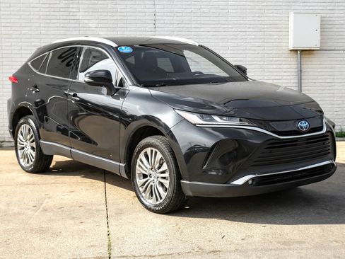 Used 2024 Toyota Venza XLE AWD/4WD image 5