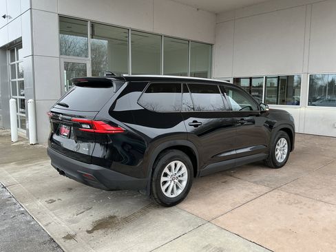 Used 2024 Toyota Grand Highlander XLE image 22