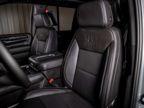 Used 2024 GMC Yukon XL Denali w/ Max Trailering Package image 4