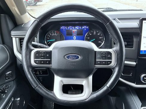Used 2024 Ford Expedition XLT image 11