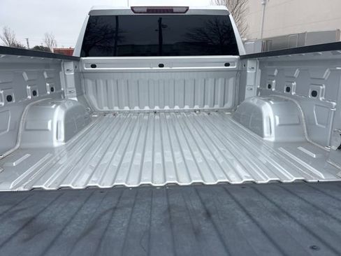 Used 2022 Chevrolet Silverado 1500 LT image 9