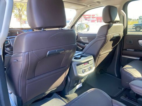 New 2025 Ford Expedition Platinum w/ Platinum Ultimate Package AWD/4WD image 31