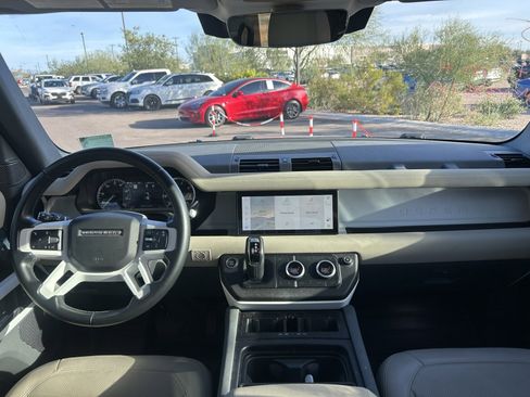 Used 2023 Land Rover Defender 110 SE image 17
