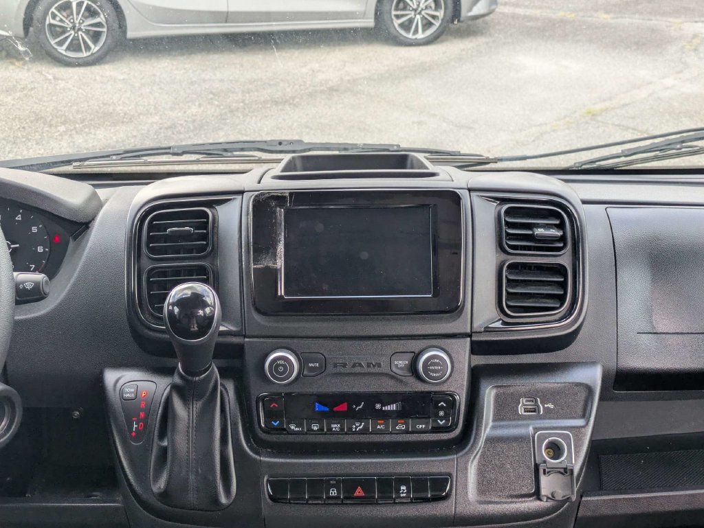 Used 2025 RAM ProMaster 2500 w/ Convenience Group FWD image 17