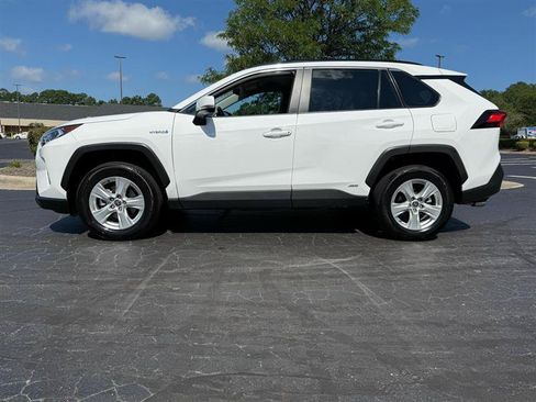Used 2021 Toyota RAV4 XLE AWD/4WD image 2