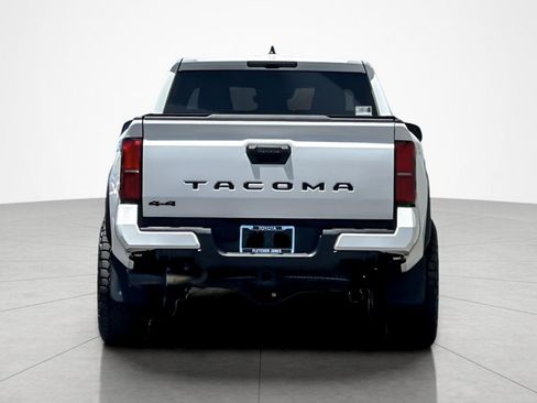 Certified 2025 Toyota Tacoma TRD Off-Road AWD/4WD image 4