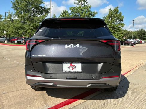 Used 2026 Kia Sportage LX FWD image 7