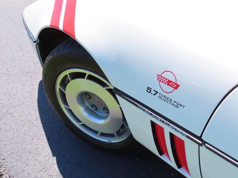 Used 1987 Chevrolet Corvette Convertible RWD image 21