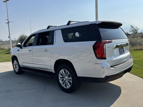 Used 2022 GMC Yukon XL SLT w/ SLT Luxury Package AWD/4WD image 3
