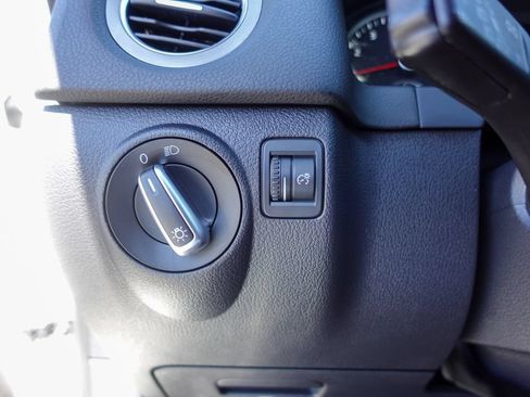 Used 2011 Volkswagen Tiguan S FWD image 14