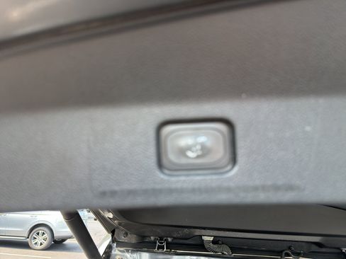 Used 2017 Ford Explorer XLT w/ Equipment Group 202A FWD image 20