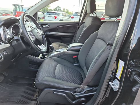 Used 2019 Dodge Journey SE w/ Connectivity Group FWD image 15