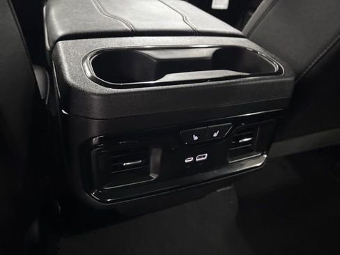 Used 2025 GMC Sierra 1500 AT4 image 32