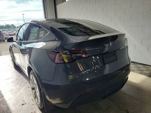 Used 2023 Tesla Model Y Long Range AWD/4WD image 4