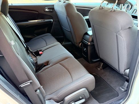 Used 2018 Dodge Journey SE w/ Connectivity Group FWD image 31